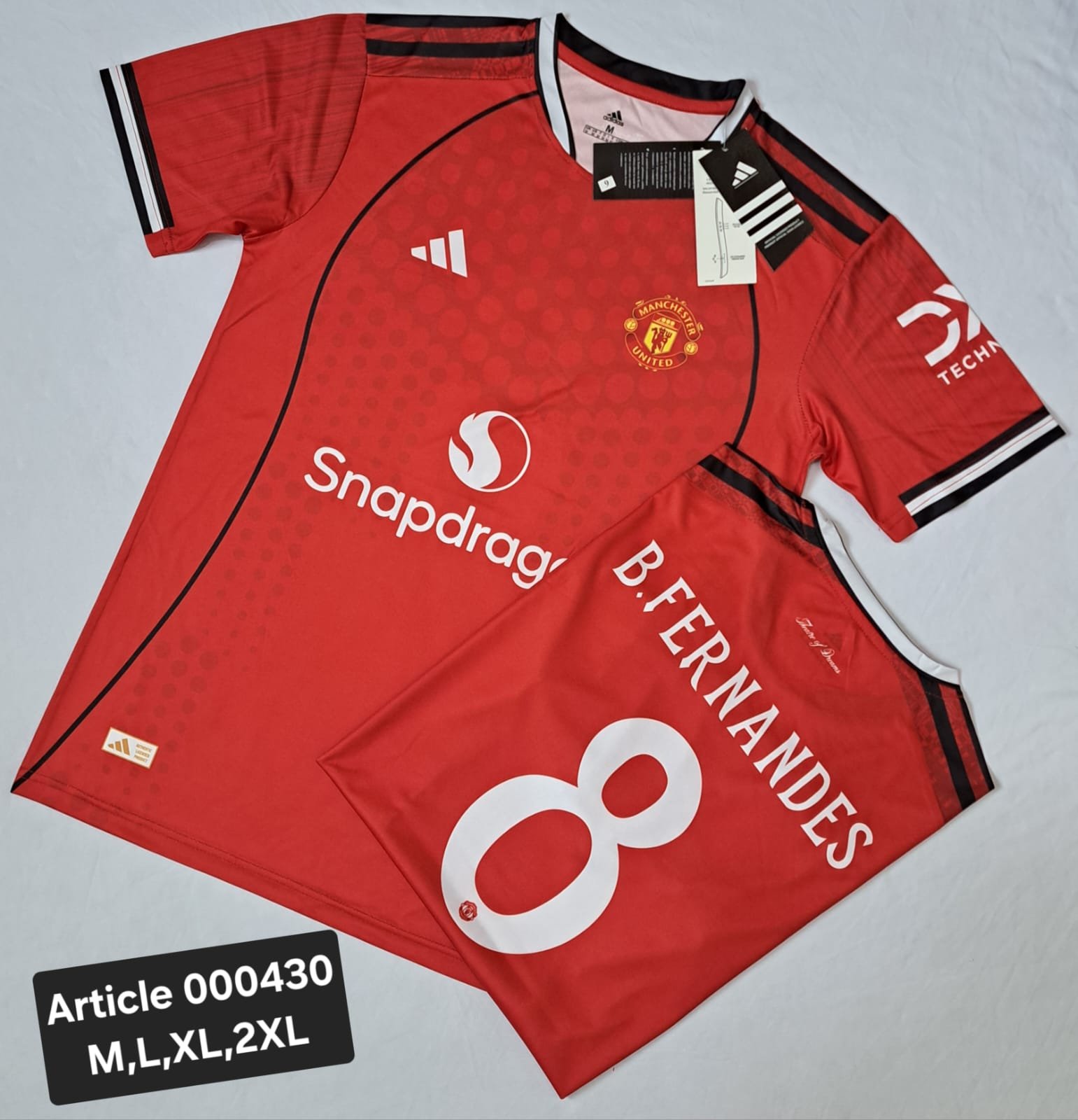 MAN UNITED B. FERNANDES 8 RED 000430