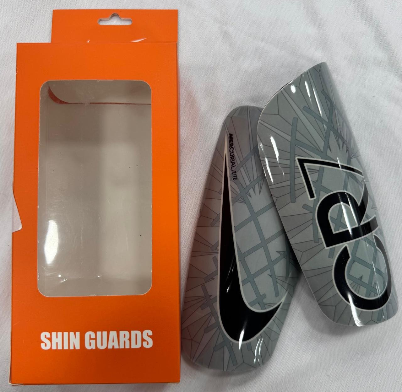 Nike MercurialLITE CR7 Shin Guard image 2